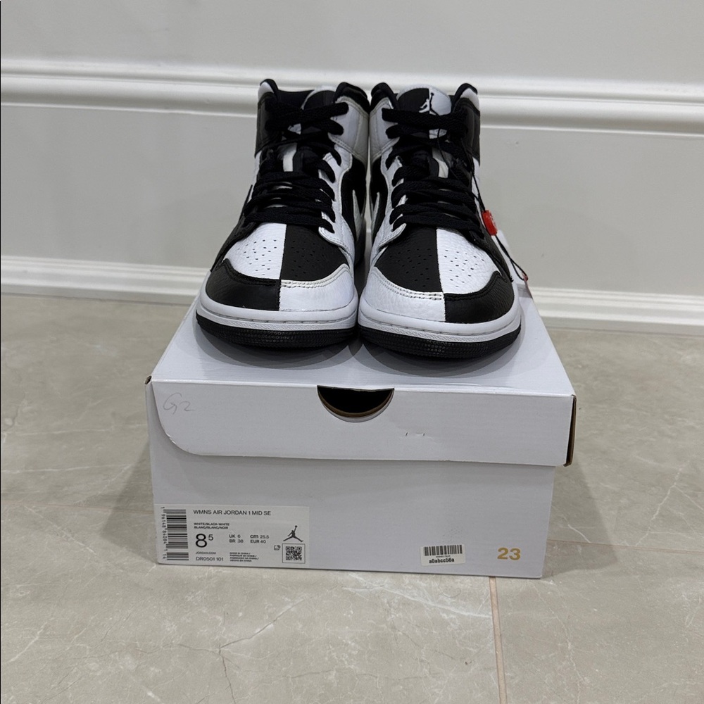Women’s Air Jordan 1 Mid “Black/White Split - Picture 9 of 9